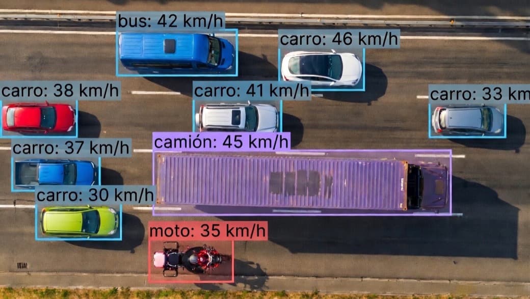 Detección y seguimiento de vehículos en una vía